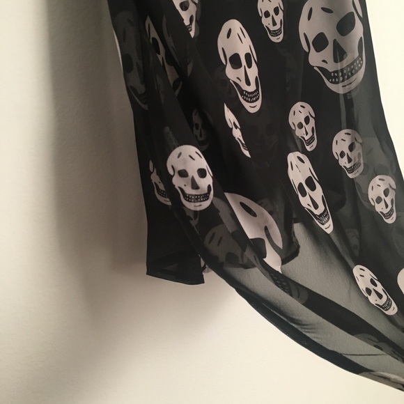 Skull black and white see-through with spikes - Picture 7 of 7